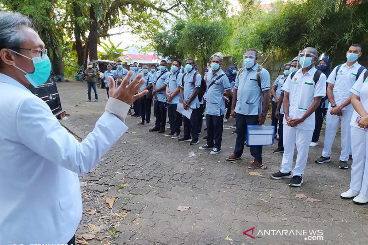 Mahasiswa vokasi kesehatan Asmat praktik klinik di Makassar