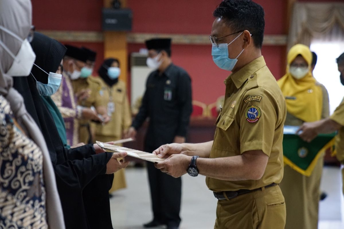 Pemkot Pontianak berikan bantuan uang transportasi kepada guru mengaji