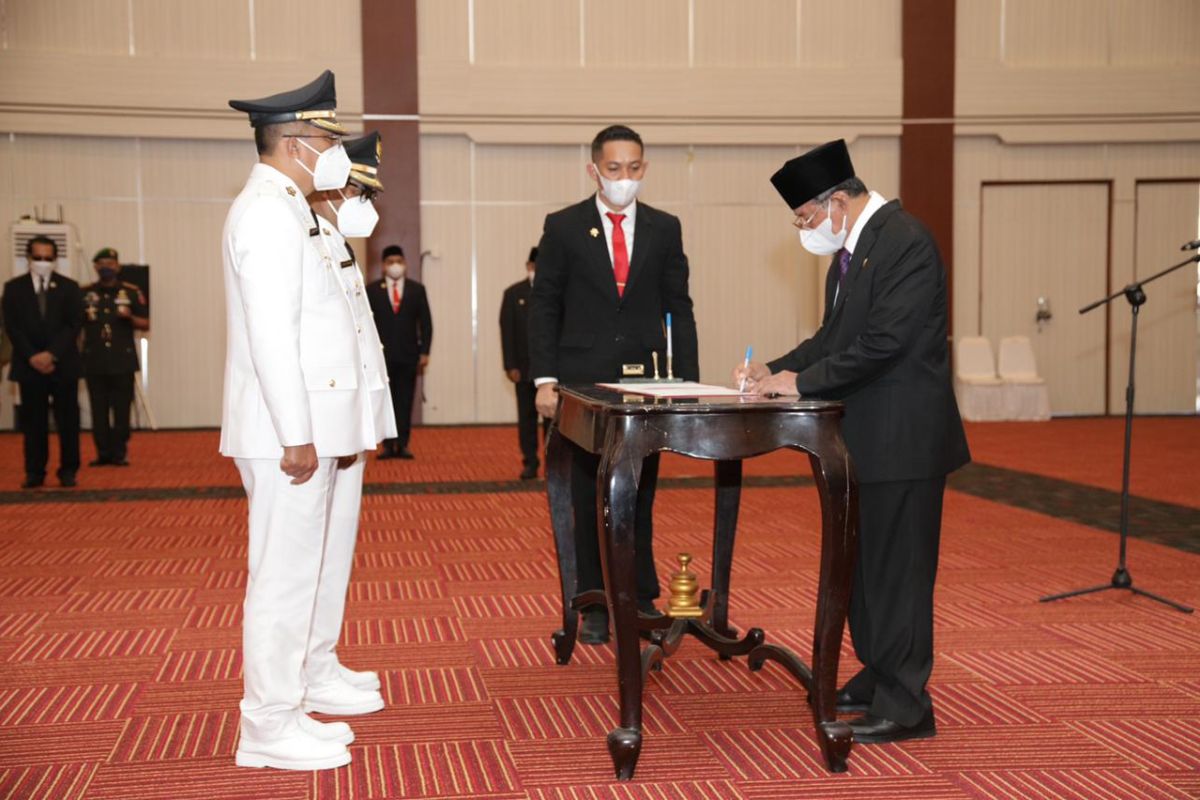 Gubernur Malut lantik Wali Kota -  Wawali Ternate