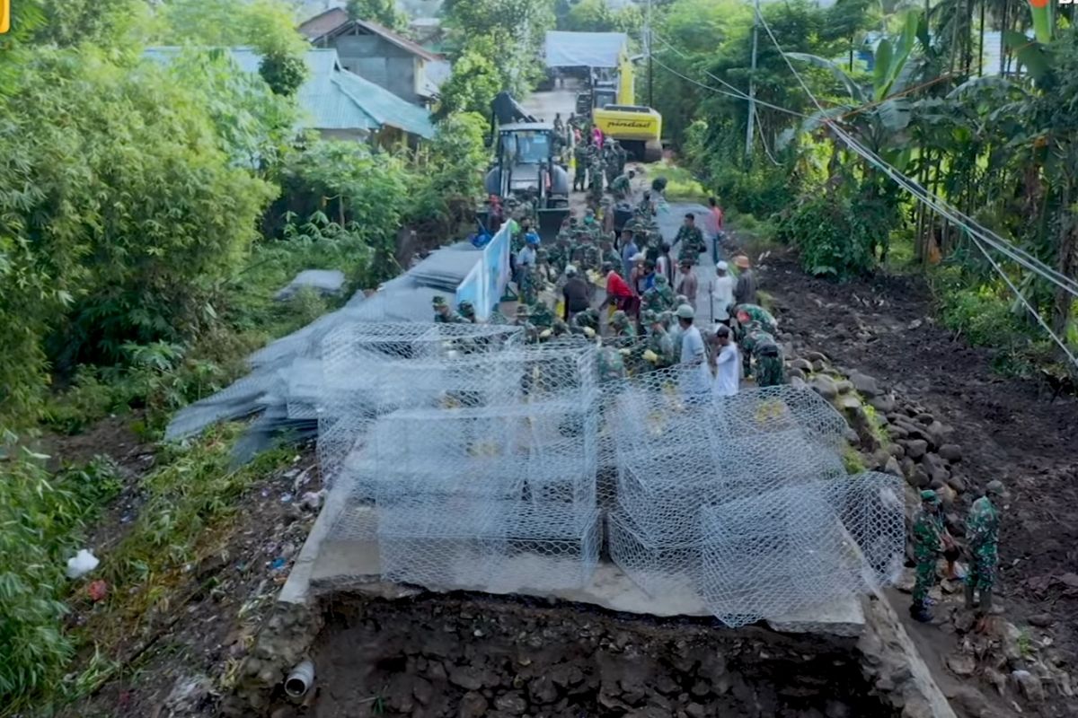 TNI AD membuat prioritas pembangunan jembatan rusak akibat bencana di NTB