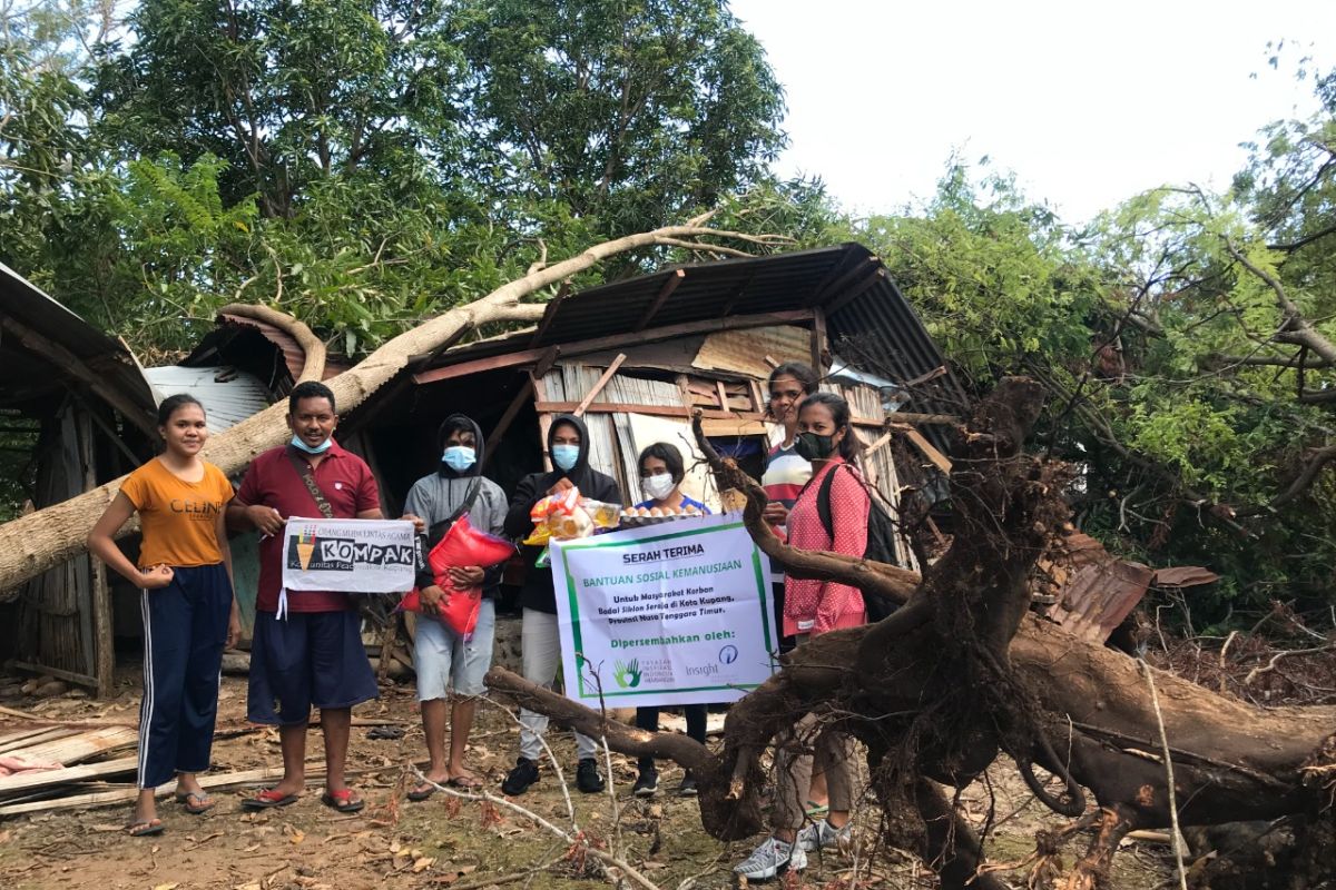 YIIM dan PT. INSIGHT bagikan bantuan untuk korban bencana alam di NTT