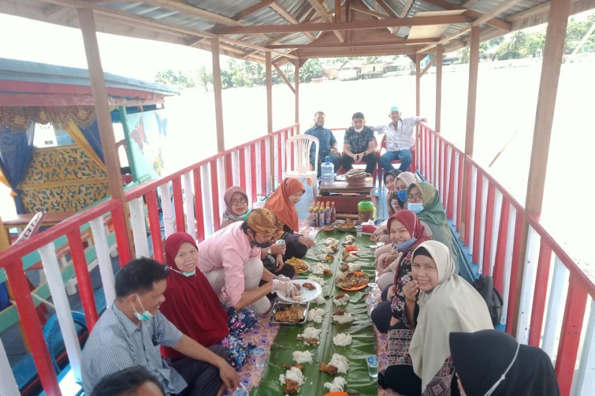 Pulau Kembang tawarkan buka puasa di atas ketek kelilingi Danau Sipin