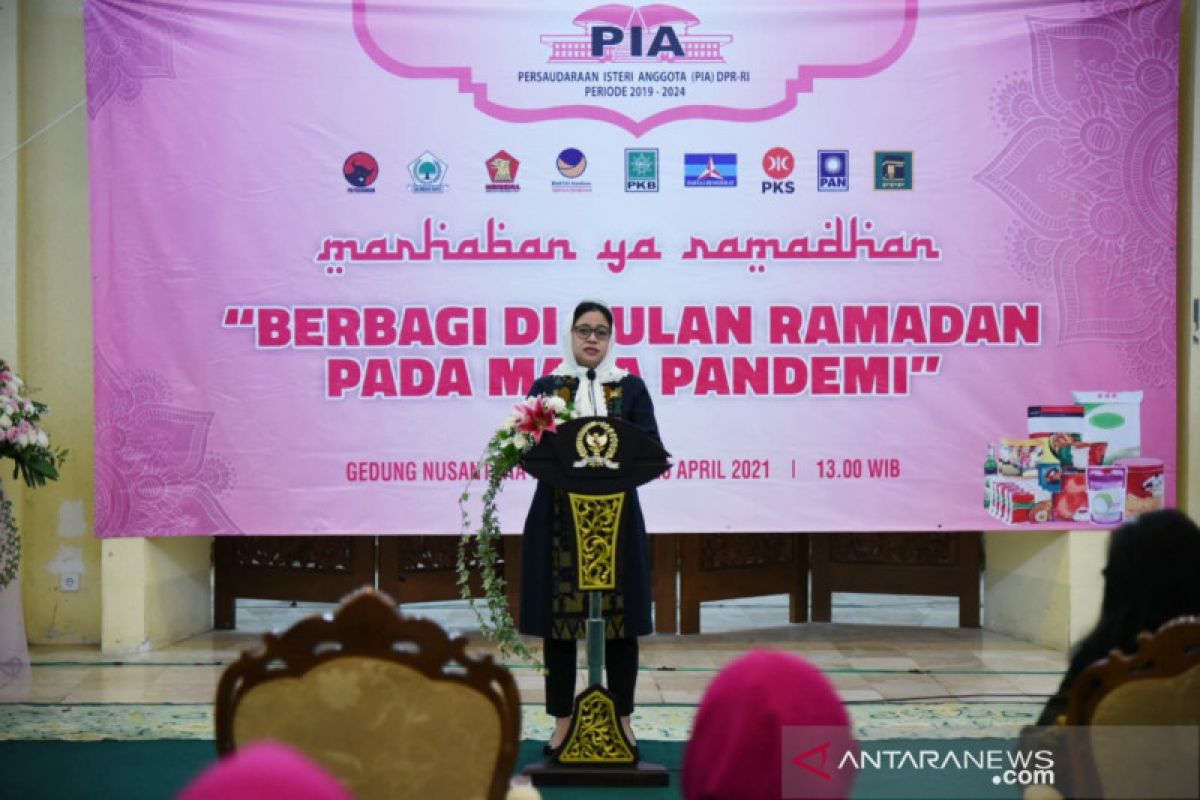 Puan  minta anggota DPR kibarkan bendera setengah tiang