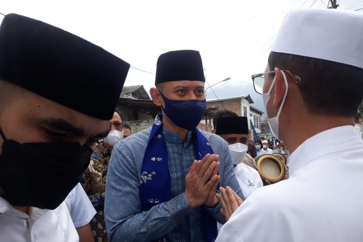 Kemarin, resesi demokrasi hingga kunjungan AHY