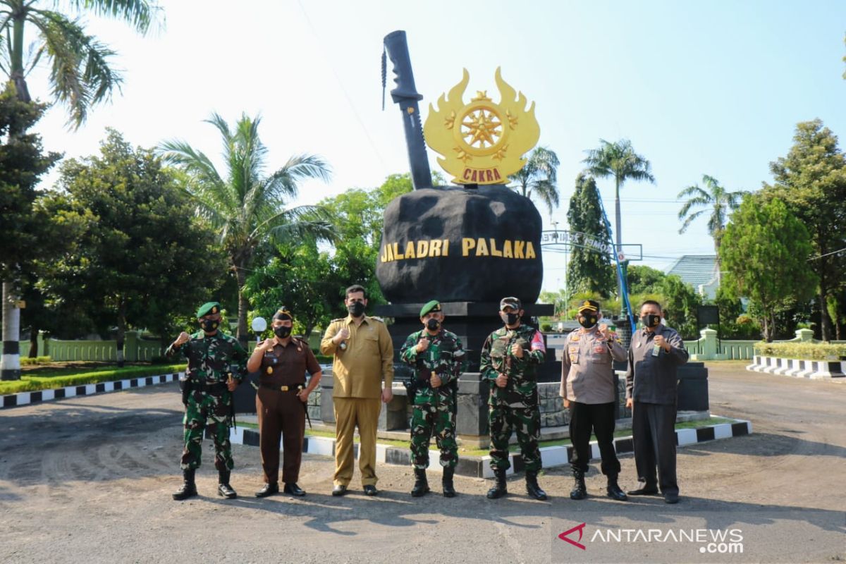 Pangdivif 2 Kostrad tinjau kesiapan operasional Yon Zipur 10 di Probolinggo