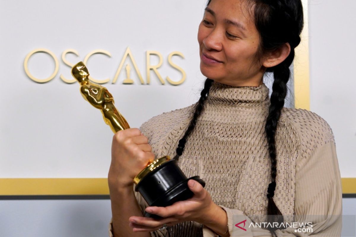 Kemarin, para pemenang Oscar 2021 sampai ribuan mobil terjual di IIMS