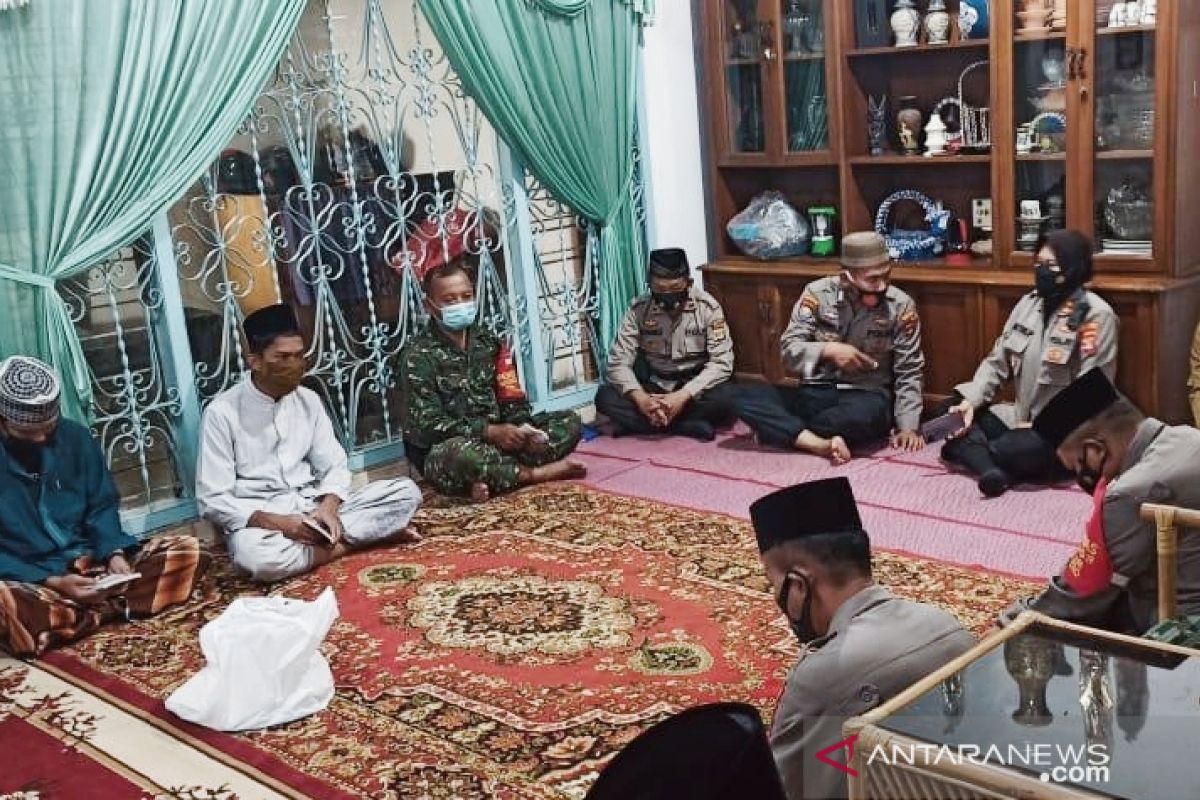 Polres Metro panjatkan doa bersama di rumah orang tua Komandan KRI Nanggala-402