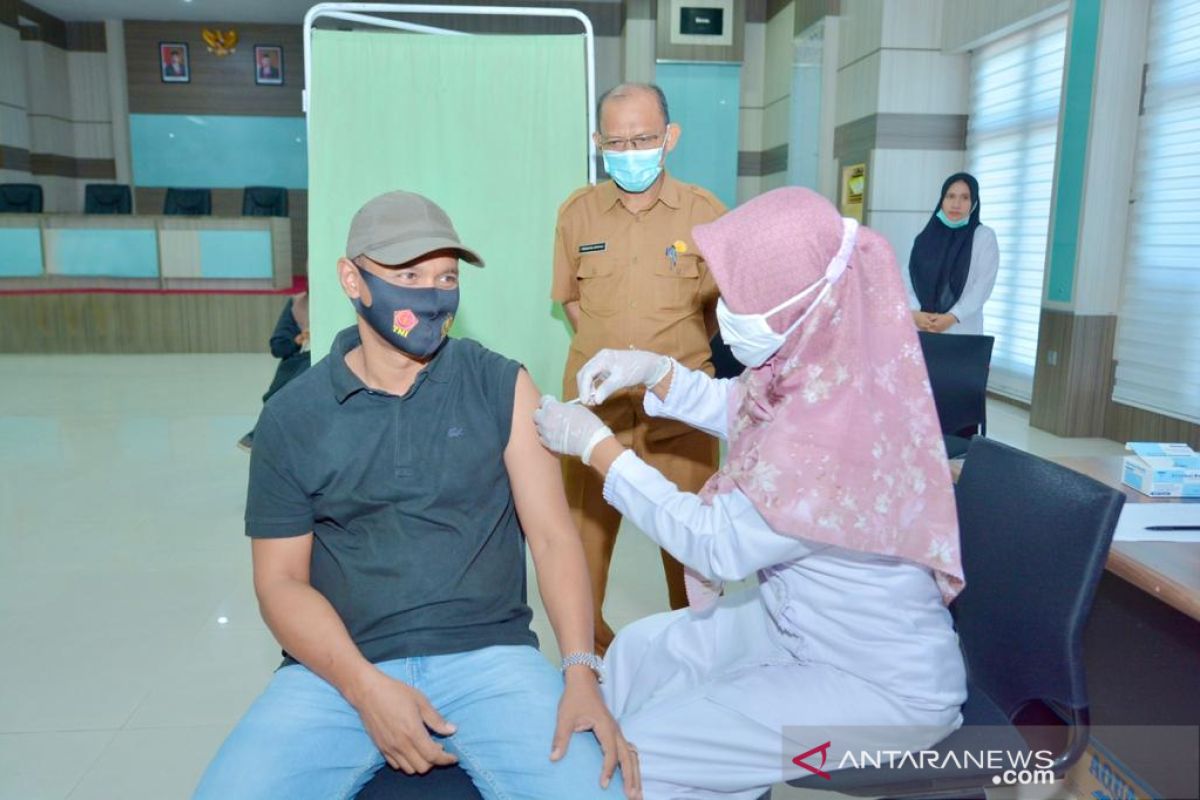 Wali kota Sabang jalani vaksinasi COVID dosis kedua