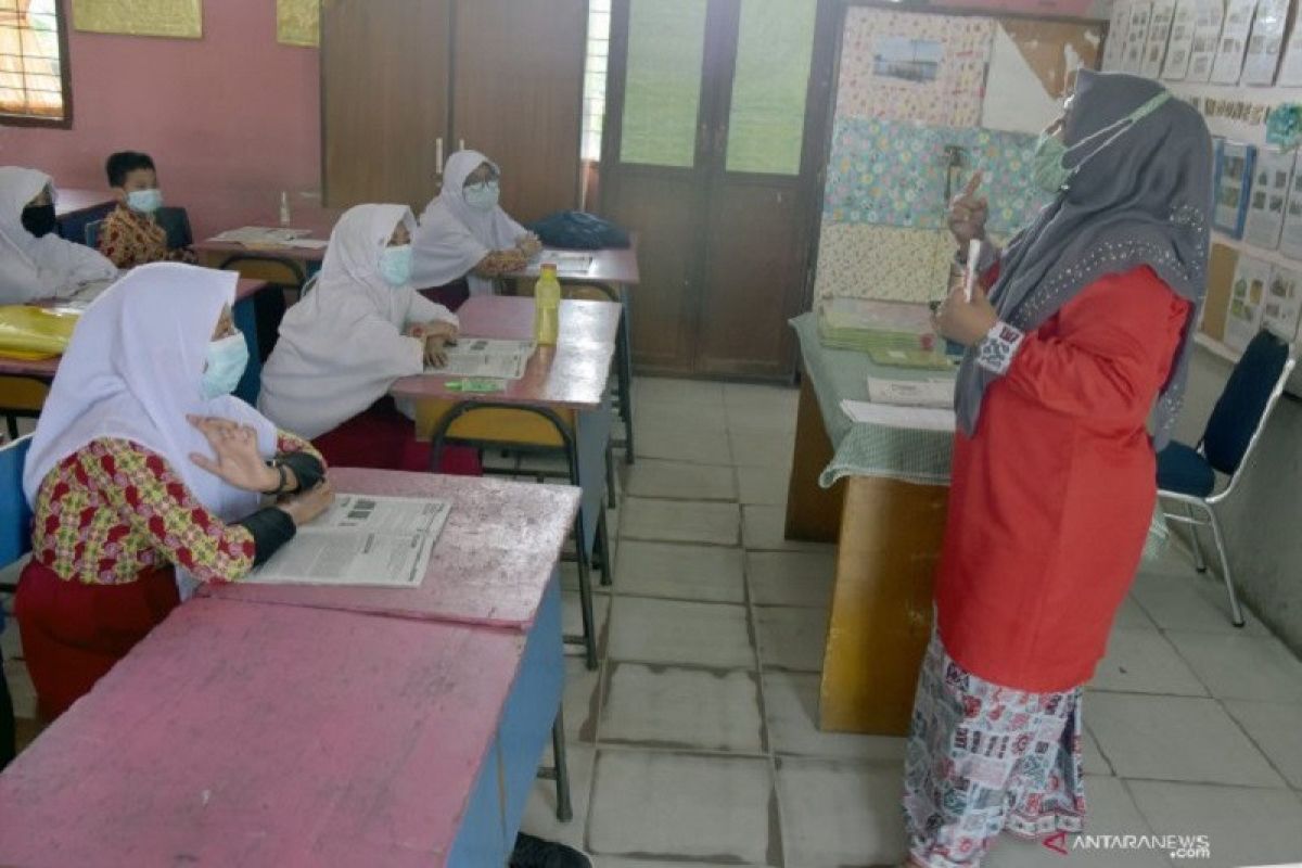 Sekolah negeri lebihi kapasitas dan masih ada zoom meeting, legislator Riau bersurat ke menteri