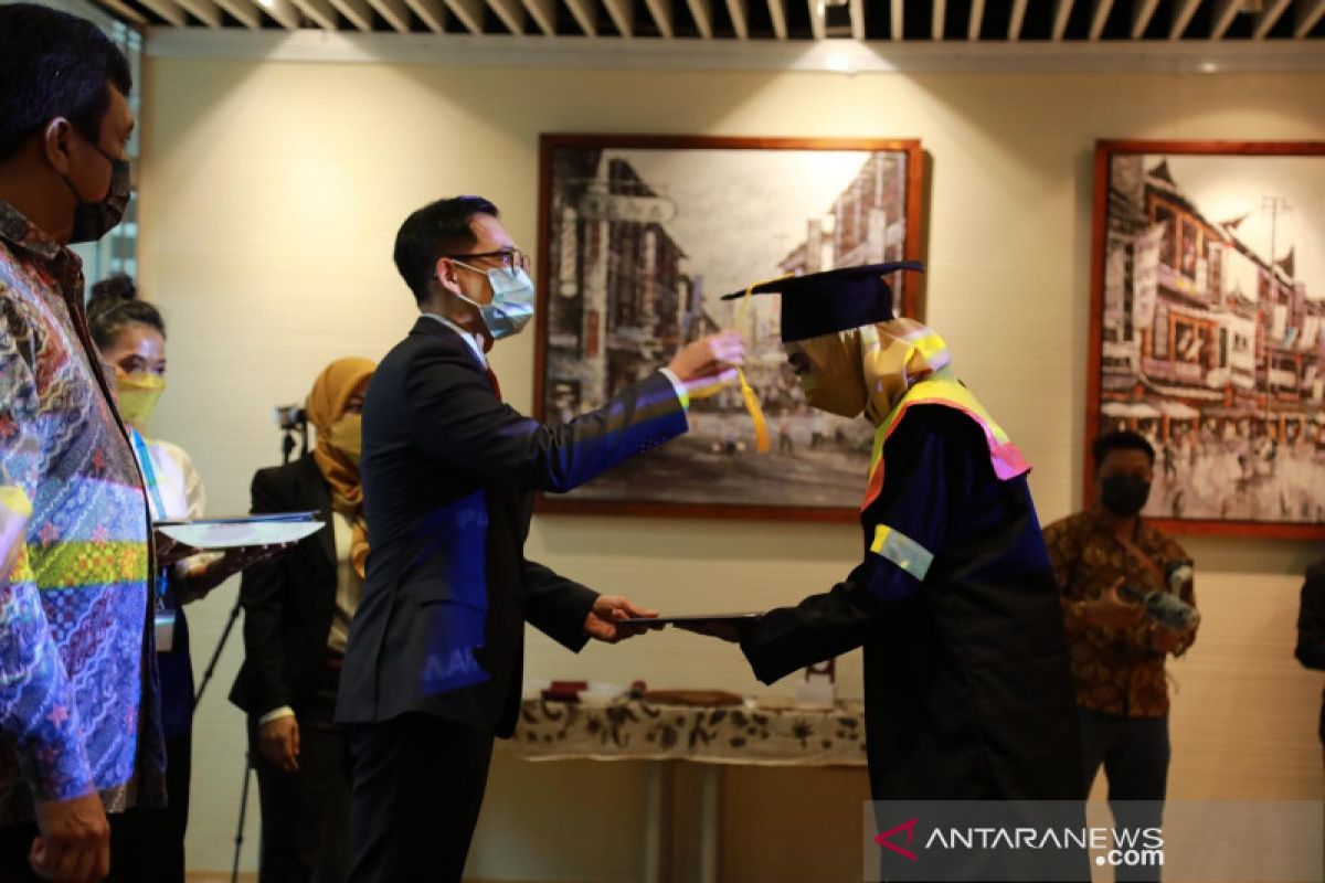 25 pekerja migran Indonesia di Hong Kong meraih gelar sarjana