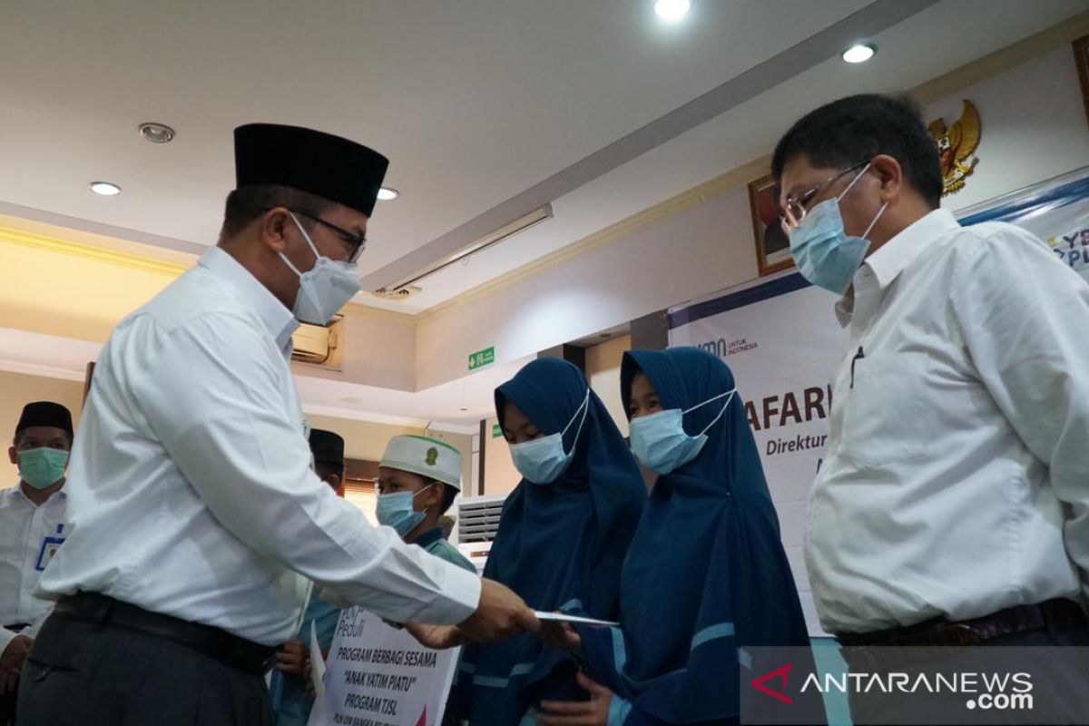 PLN Babel salurkan santunan ke panti asuhan dan dhuafa