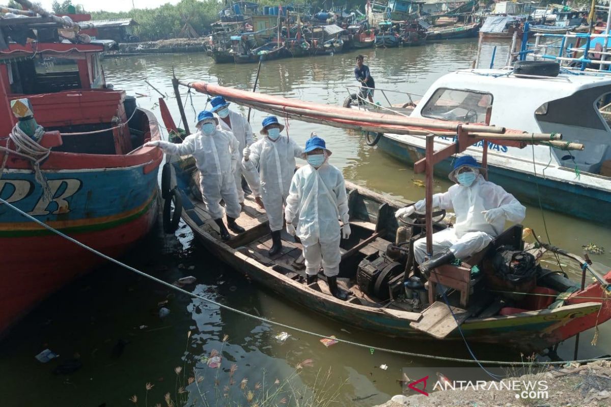 Bersihkan minyak di Karawang, 146 kapal nelayan dilibatkan