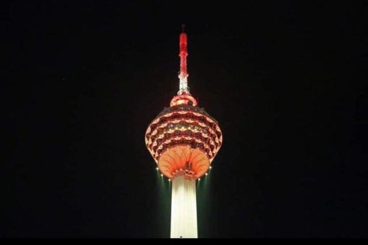 Sejumlah gedung di Malaysia nyalakan lampu merah putih