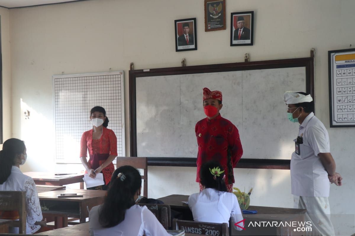 Ratusan sekolah di Karangasem mulai laksanakan PTM