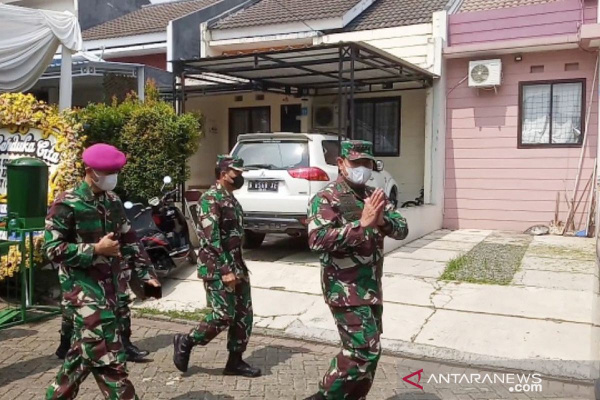 Kasal kunjungi rumah duka korban KRI Nanggala 402 di Bogor