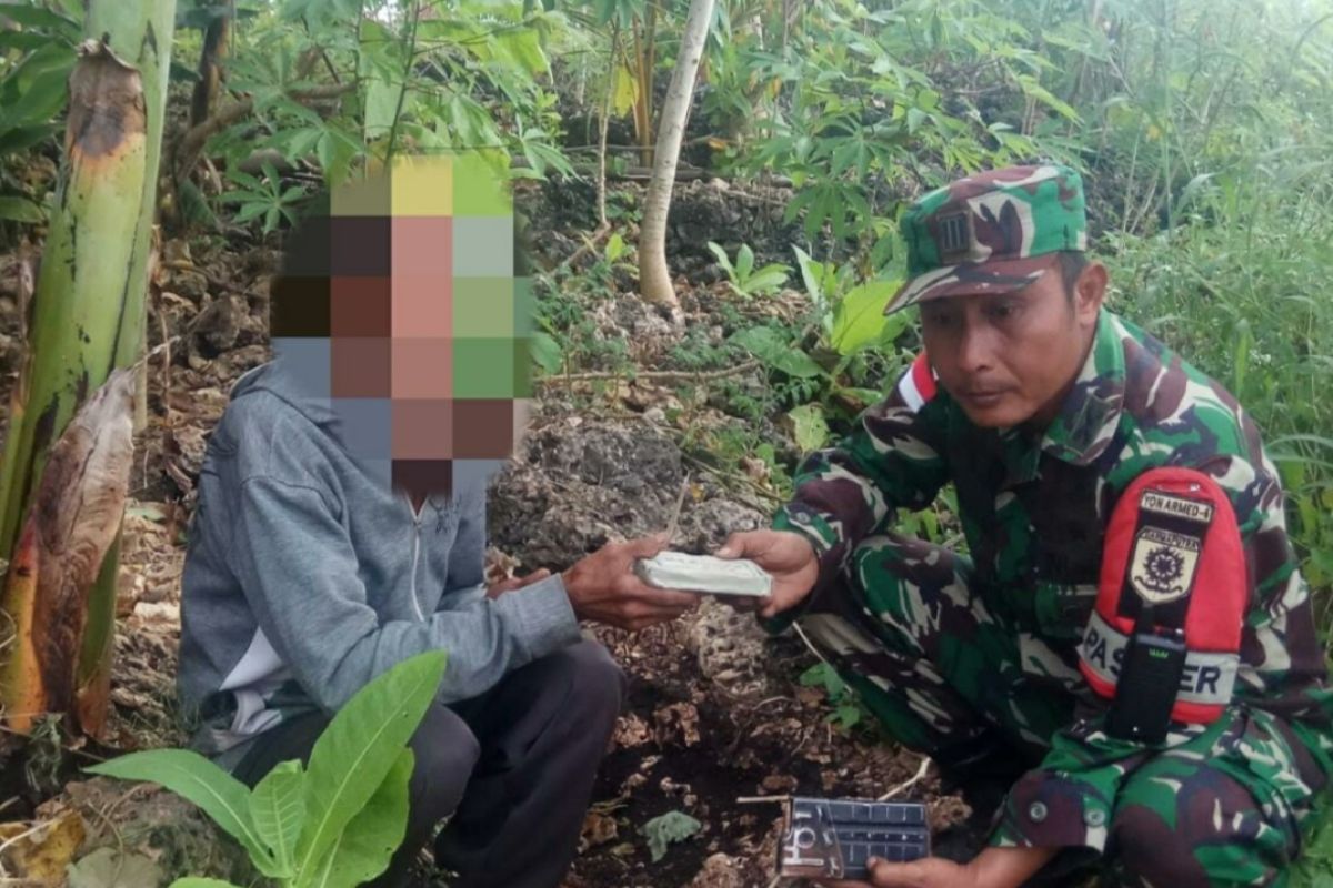 Warga serahkan puluhan butir peluru ke Satgas Pamtas RI-Timor Leste