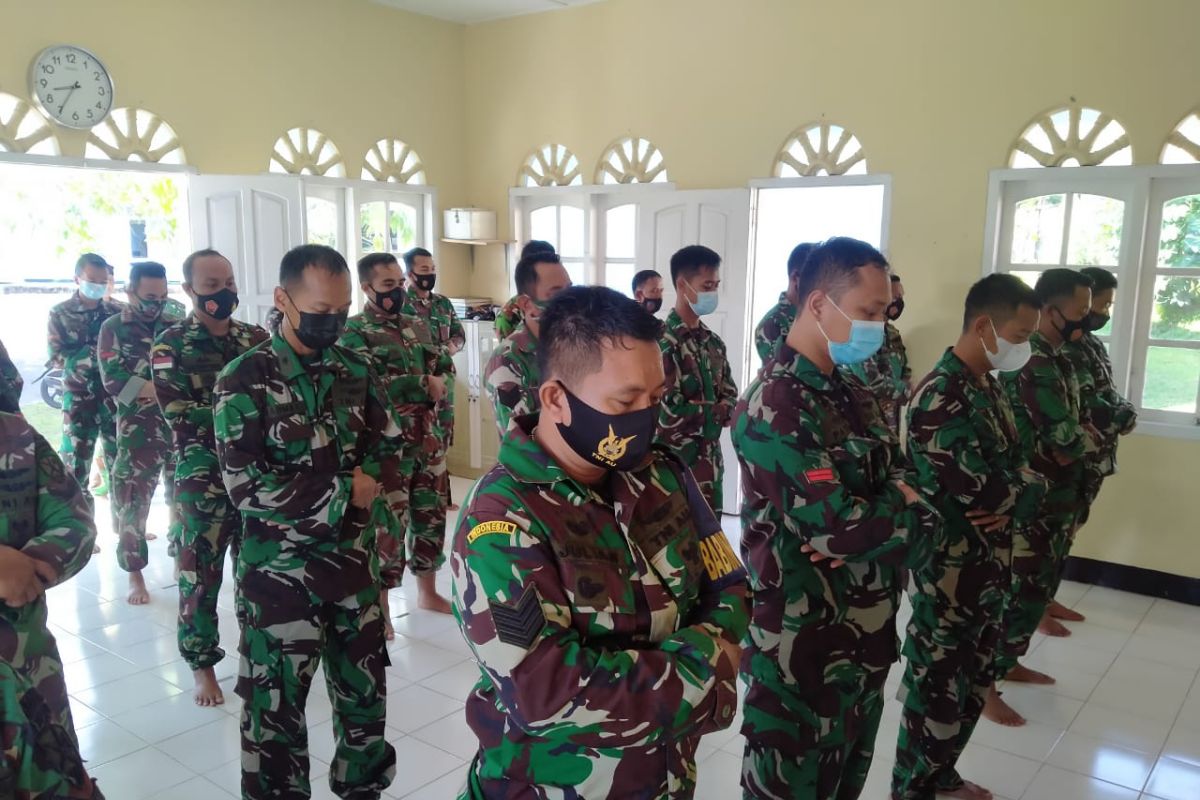 Lanud ASH Belitung gelar shalat ghaib dan doa Bersama untuk prajurit KRI Nanggala-402