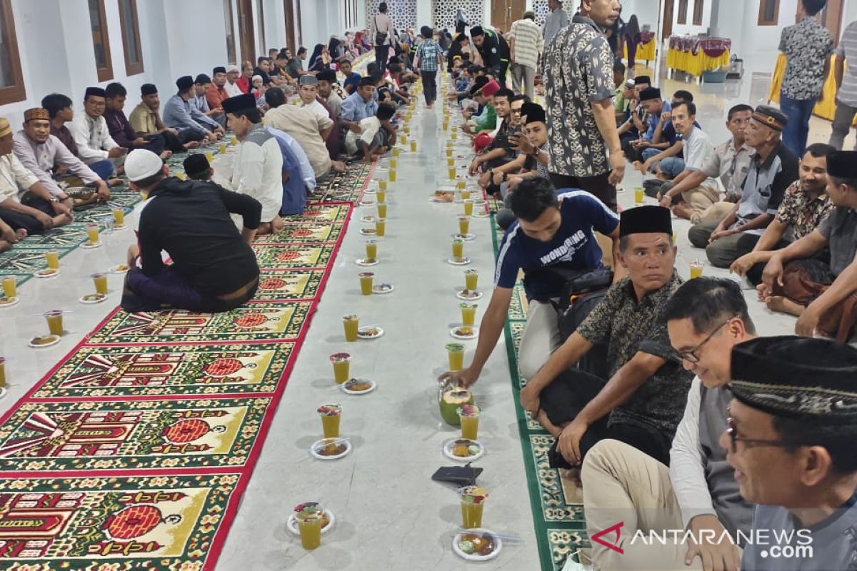 Buka puasa bersama warga jadi rutinitas Bupati Abdya selama Ramadhan