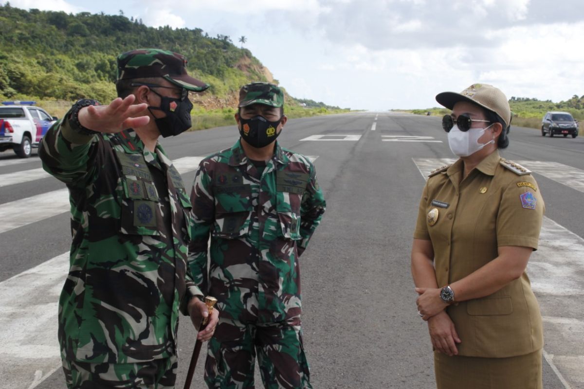 Danlanudsri tinjau lahan pembangunan pos perwakilan TNI AU di Sitaro.