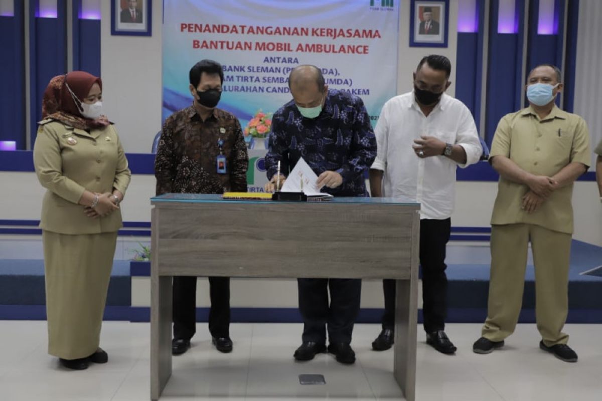 PDAM Sleman-Bank Sleman membantu pengadaan ambulance untuk Candibinangun