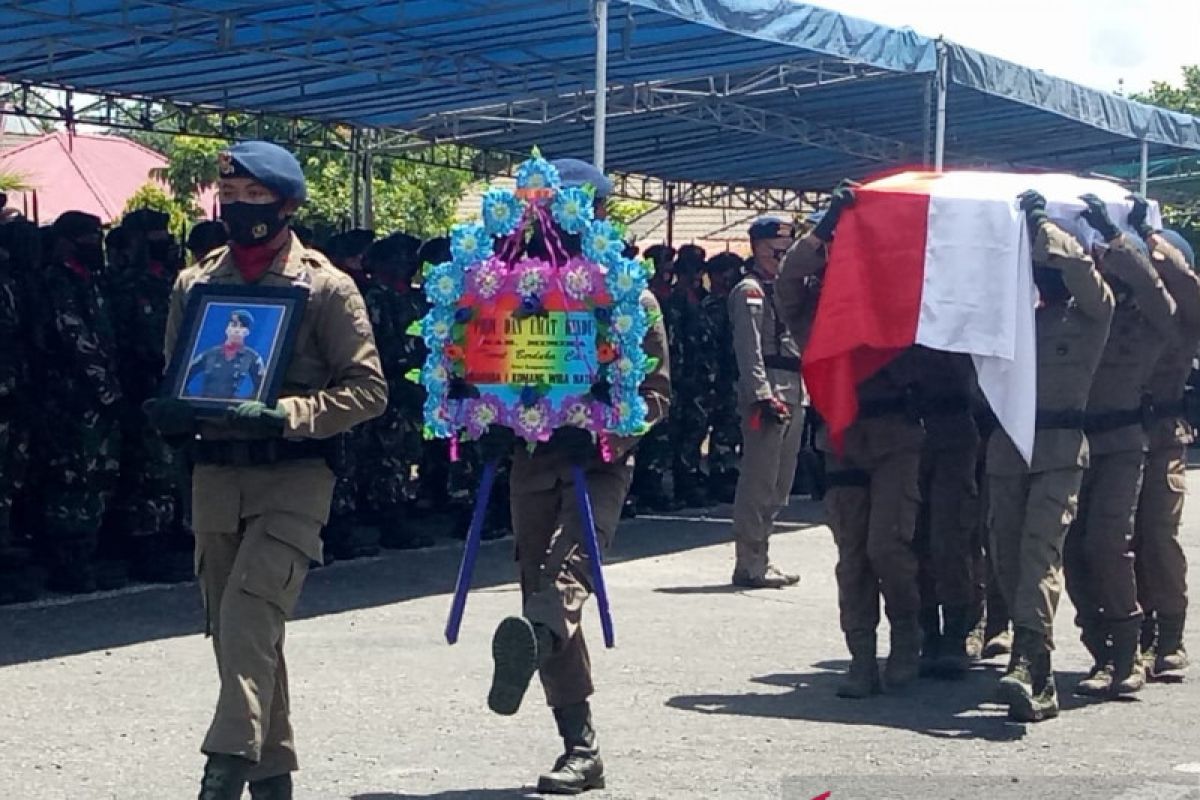 Fallen Brimob officer's coffin airlifted from Papua to Palembang