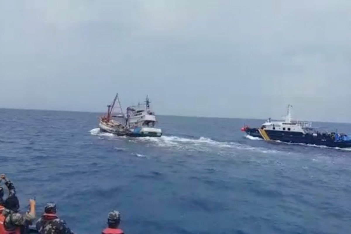 Kapal berbendera Vietnam curi ikan  di Laut Natuna Utara