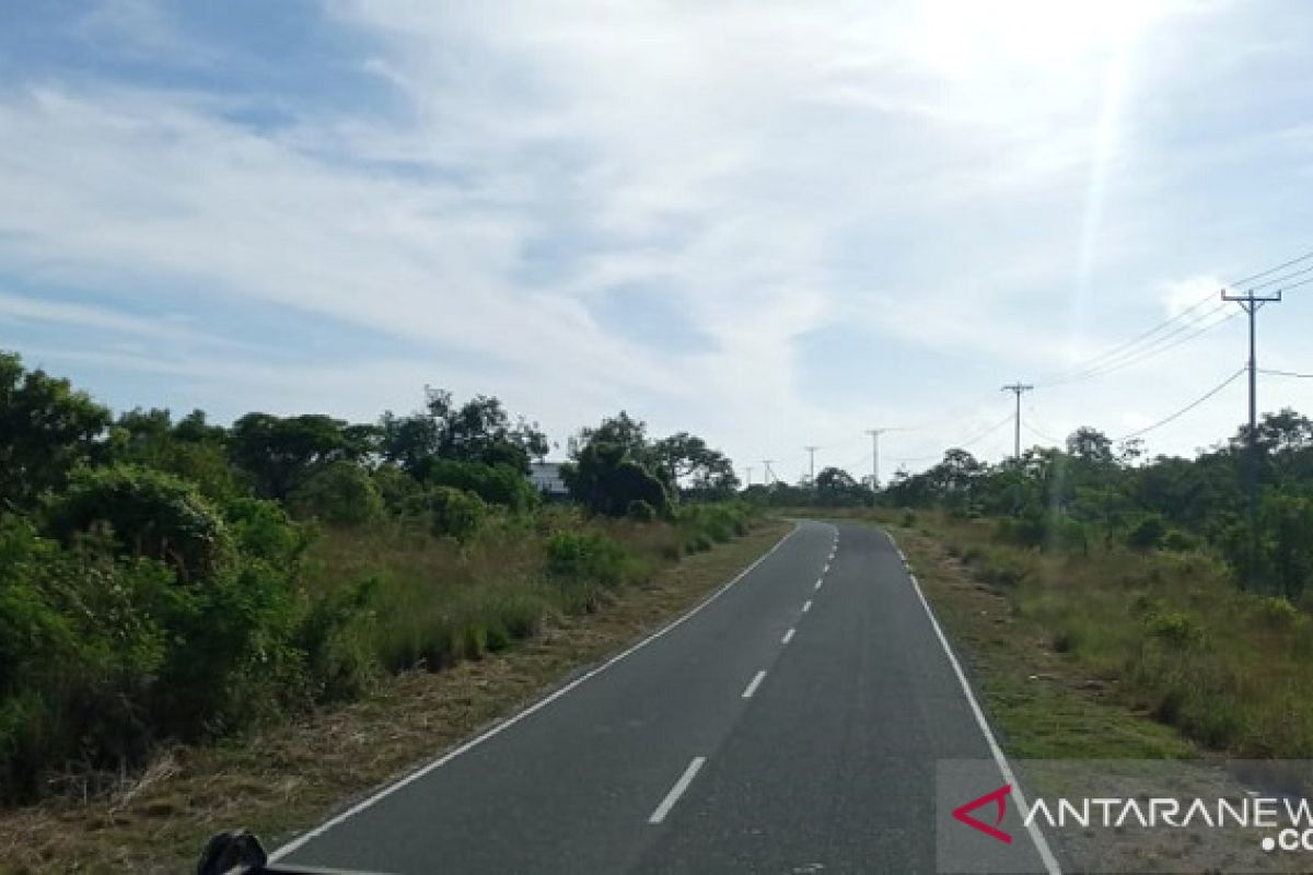 Warga manfaatkan ruas jalan lingkar Marsela