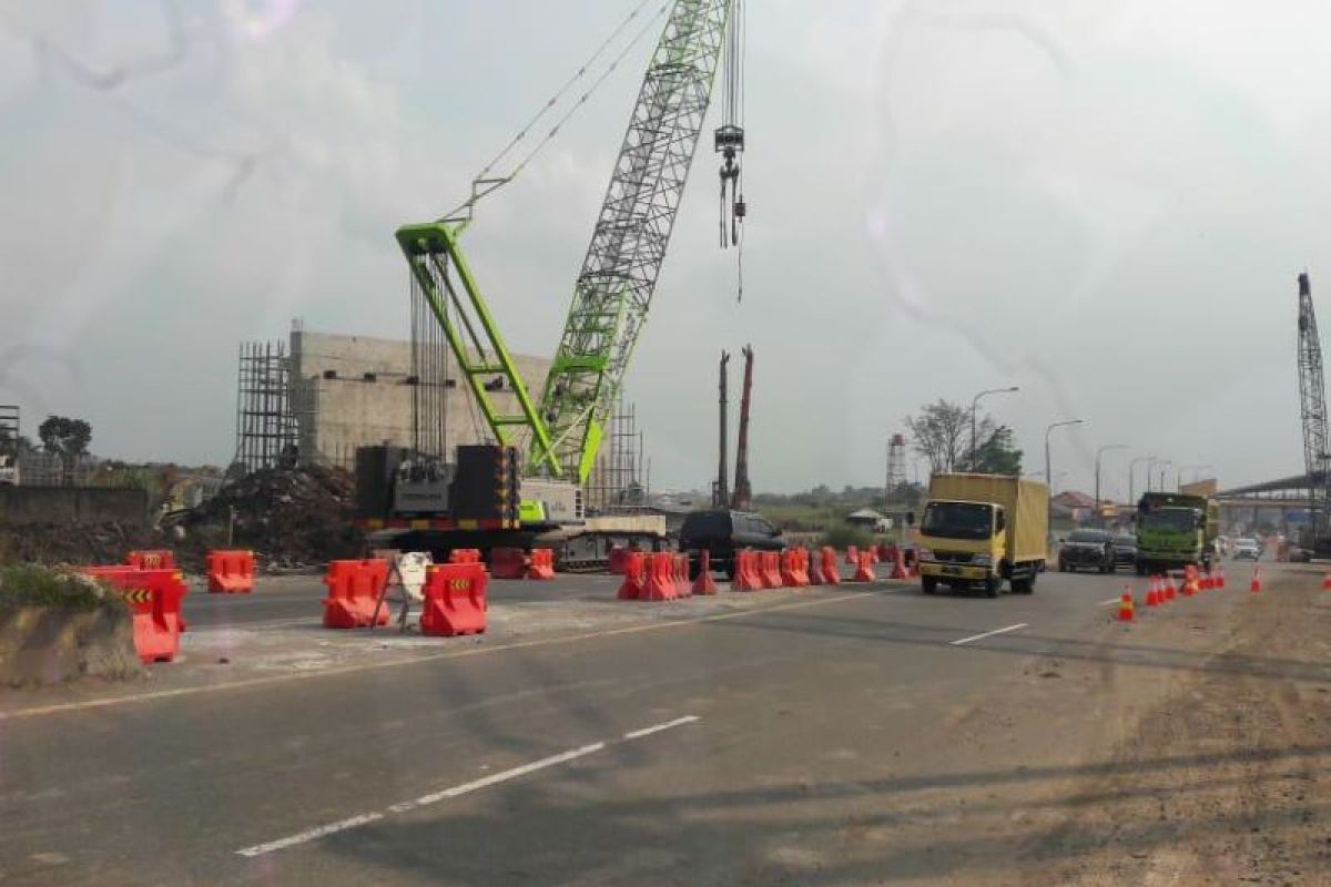 Ada pekerjaan Simpang Susun Cileunyi, pengguna tol diminta hati-hati