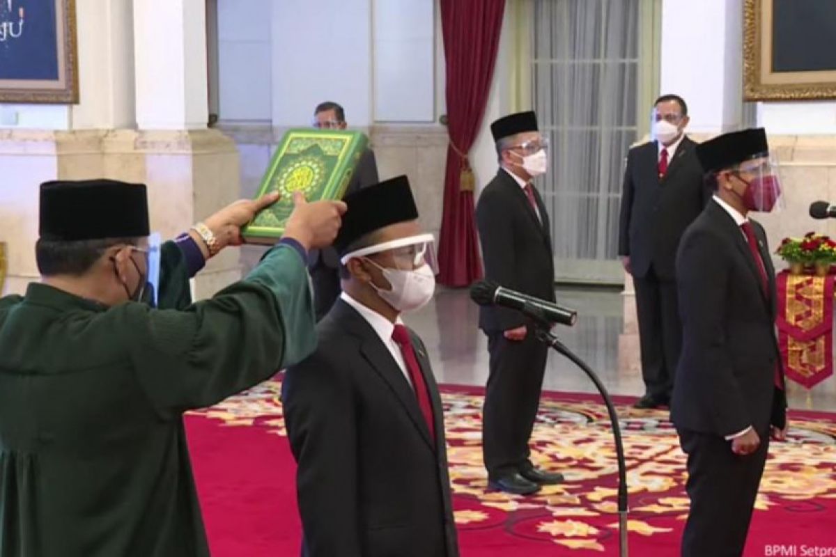 Presiden Jokowi lantik Bahlil Lahadalia sebagai Menteri Investasi