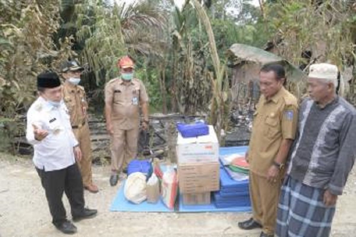 Bupati Al Haris  sambangi korban kebakaran di Desa Pelengki Batang Masumai