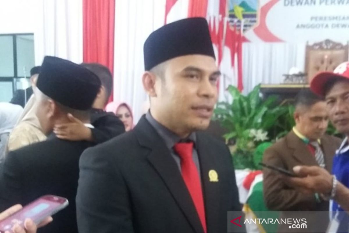 DPRD minta bupati segera defenitifkan sembilan kepala SKPD