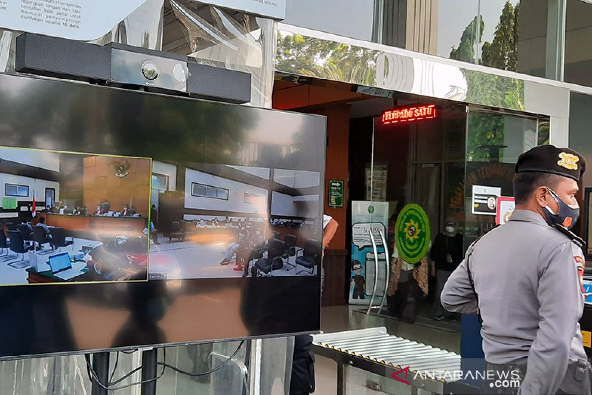 Haris Ubaidillah menangis saat mohon maaf ke Rizieq Shihab