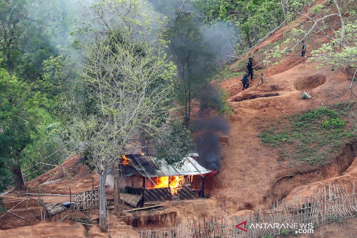 Hindari kekerasan, ribuan warga desa Myanmar siap lari ke Thailand