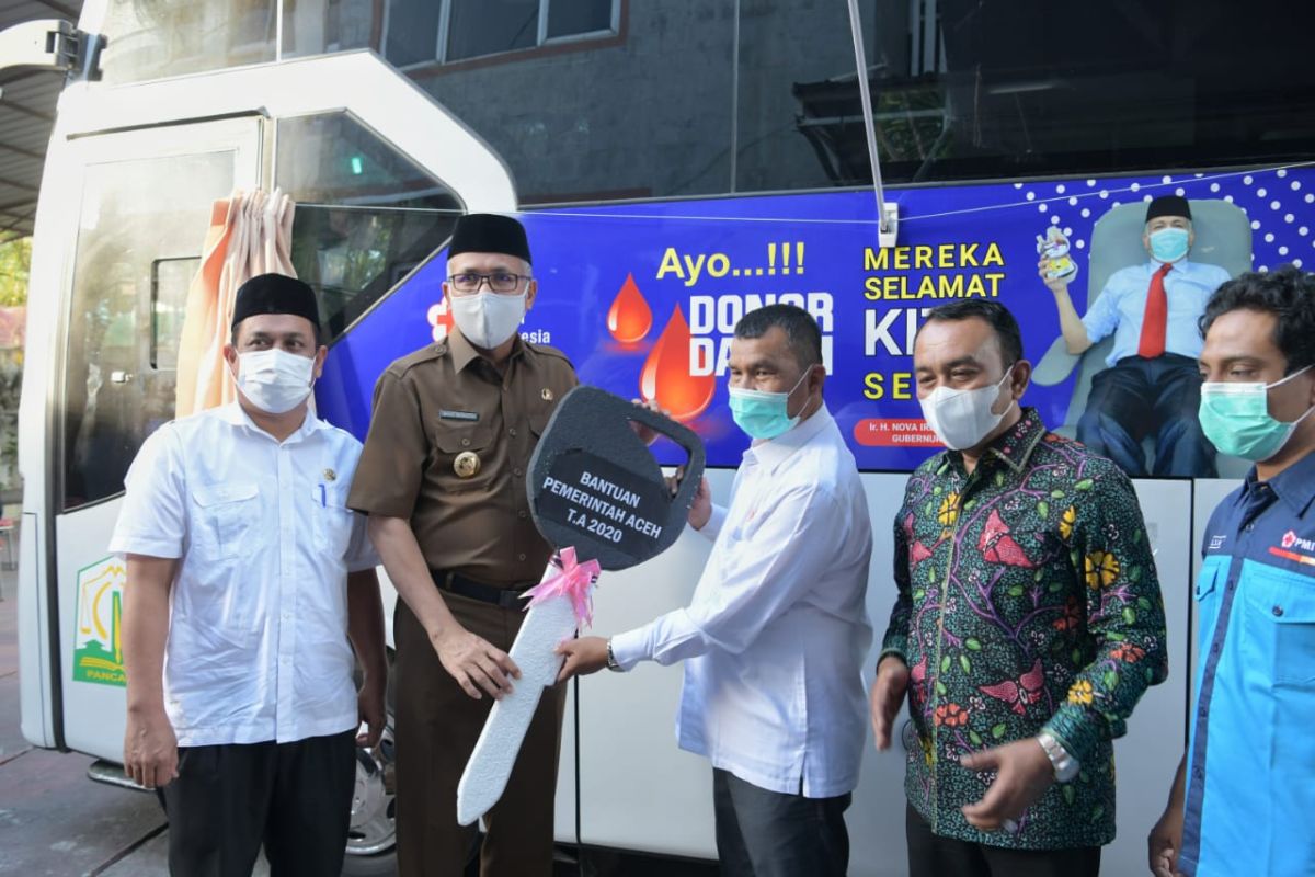 Gubernur Aceh serahkan mobil donor darah untuk PMI Banda Aceh