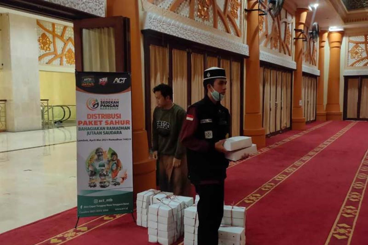 ACT NTB distribusikan paket sahur untuk jamaah yang melakukan i'tikaf