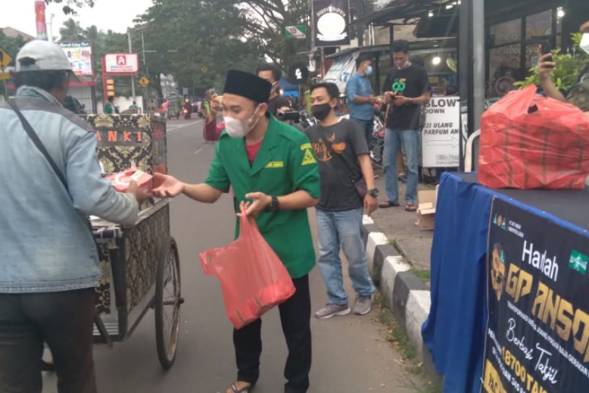 Gerakan Pemuda Ansor Lebak bagikan 18.700 takjil