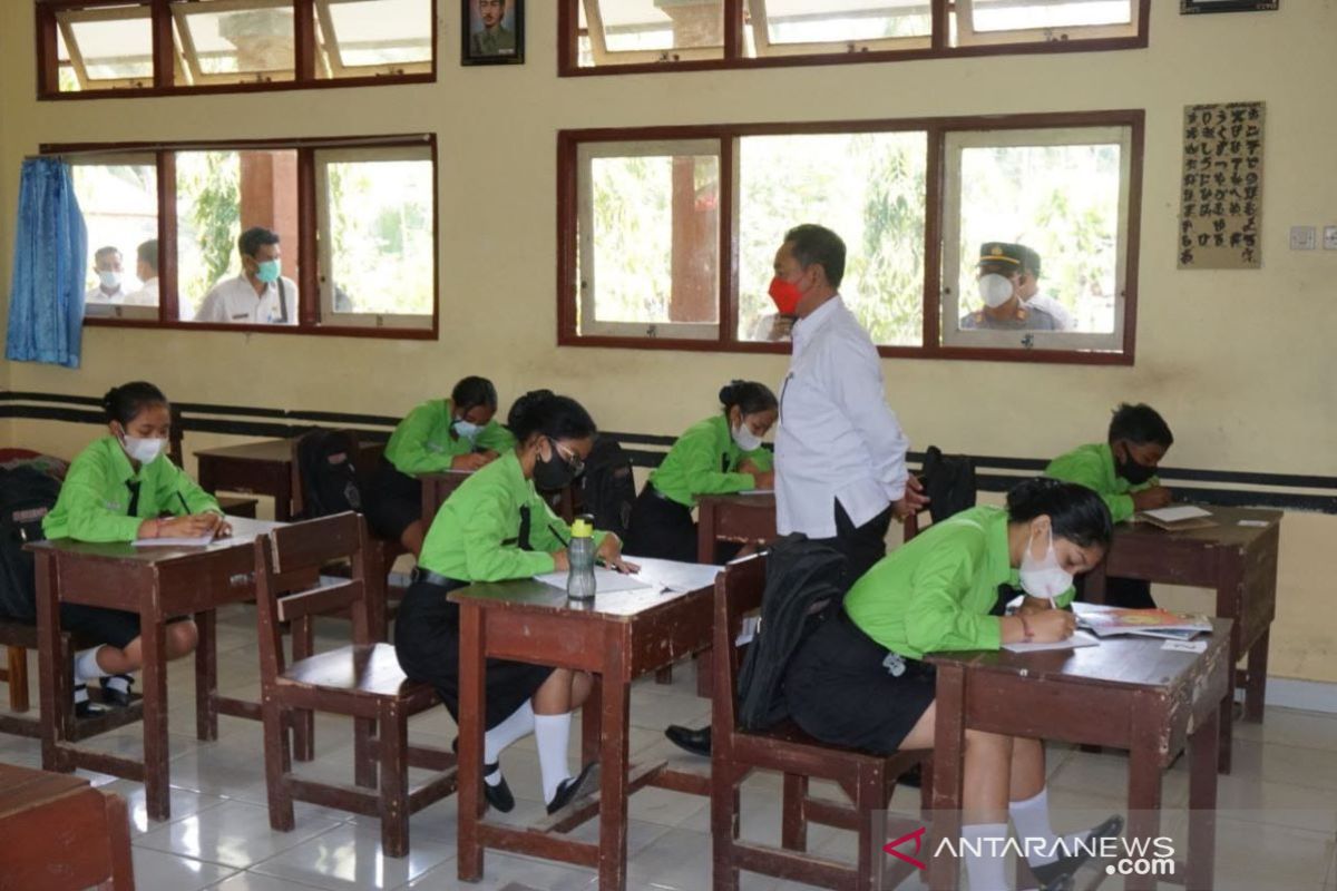 Bupati Karangasem tinjau PTM SMK, Wabup cek penyempitan Tukad Unda