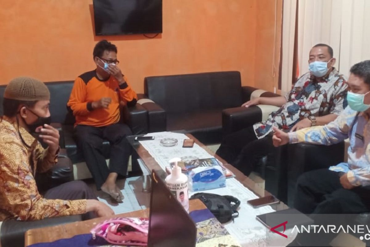 Pulang dari luar negeri, pekerja migran Pamekasan isolasi di Surabaya