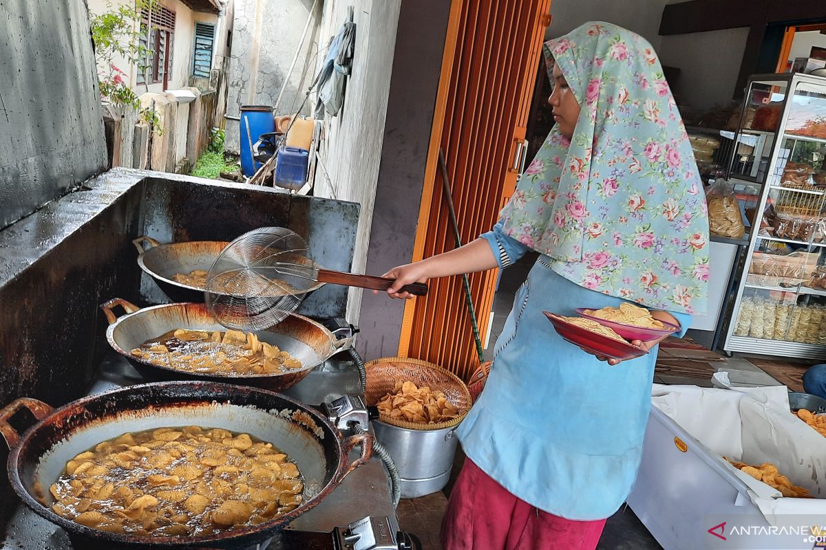 Permintaan penganan tradisional "Arai Pinang" untuk lebaran di Pariaman menurun