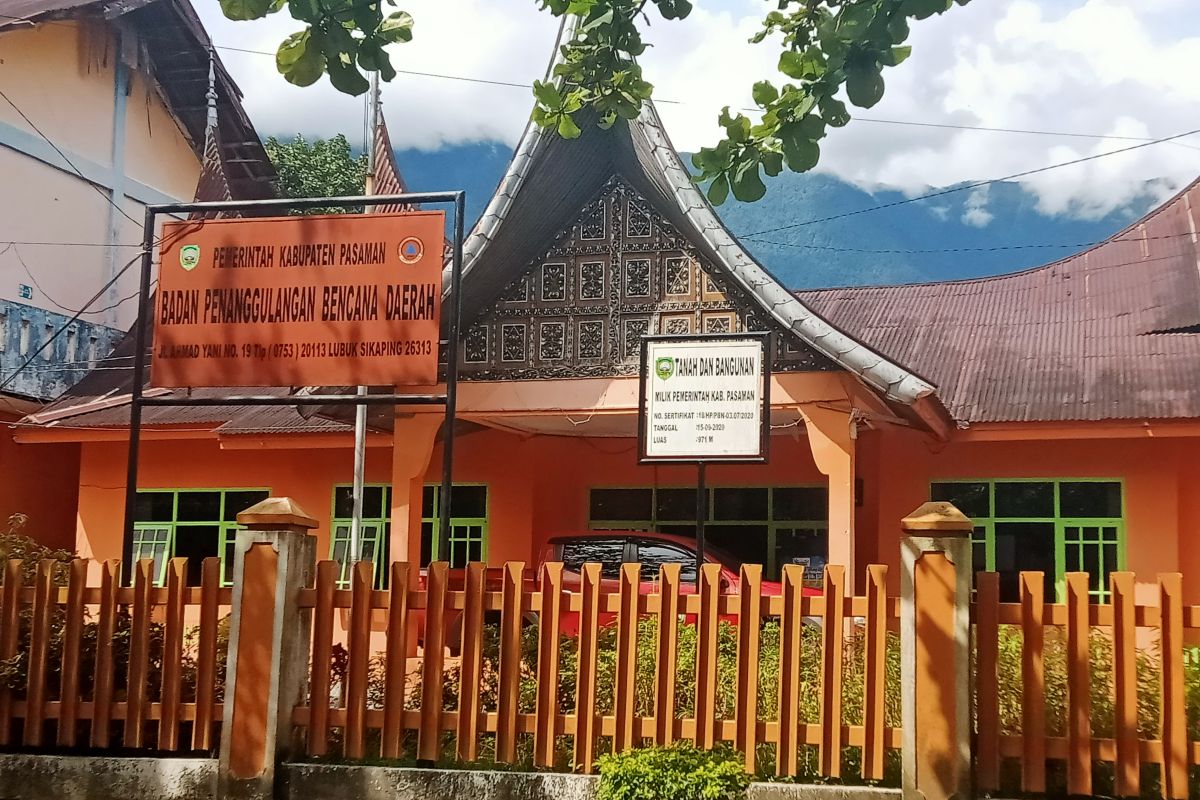 Tiga Kecamatan terdampak banjir-longsor di Pasaman sejak Kamis malam, berdasarkan catatan BPBD setempat