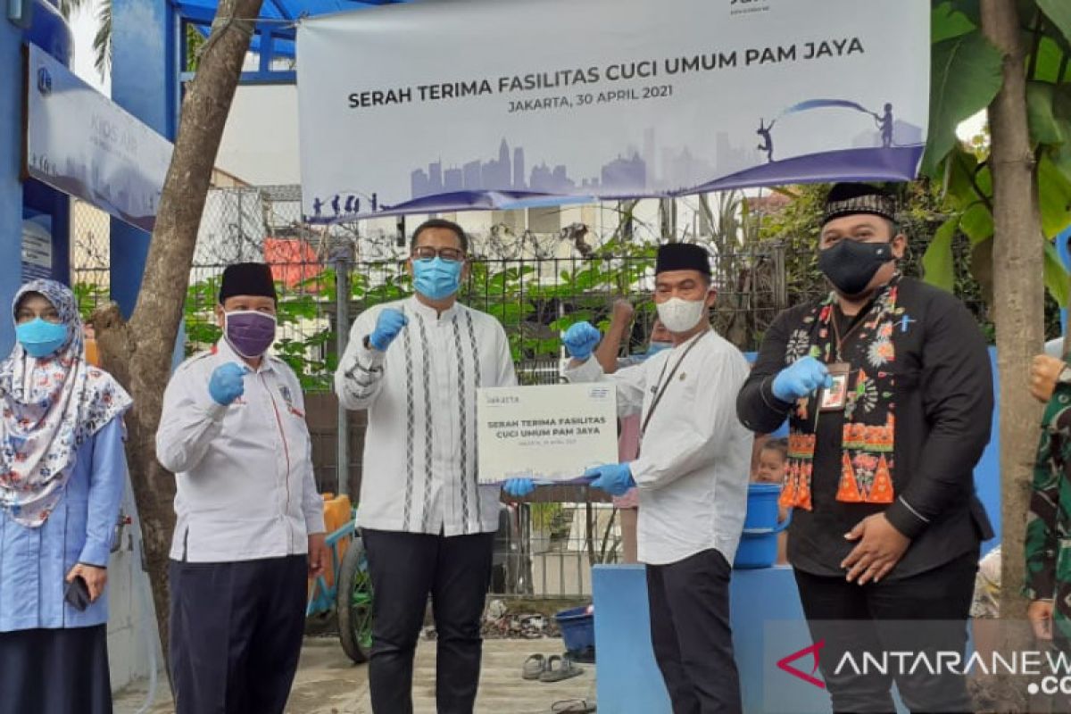 PAM Jaya dirikan fasilitas cuci umum dan air minum di Kalideres