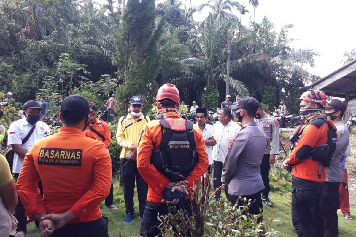 Seorang pria terseret air bah bersama motornya, ditemukan meninggal dunia