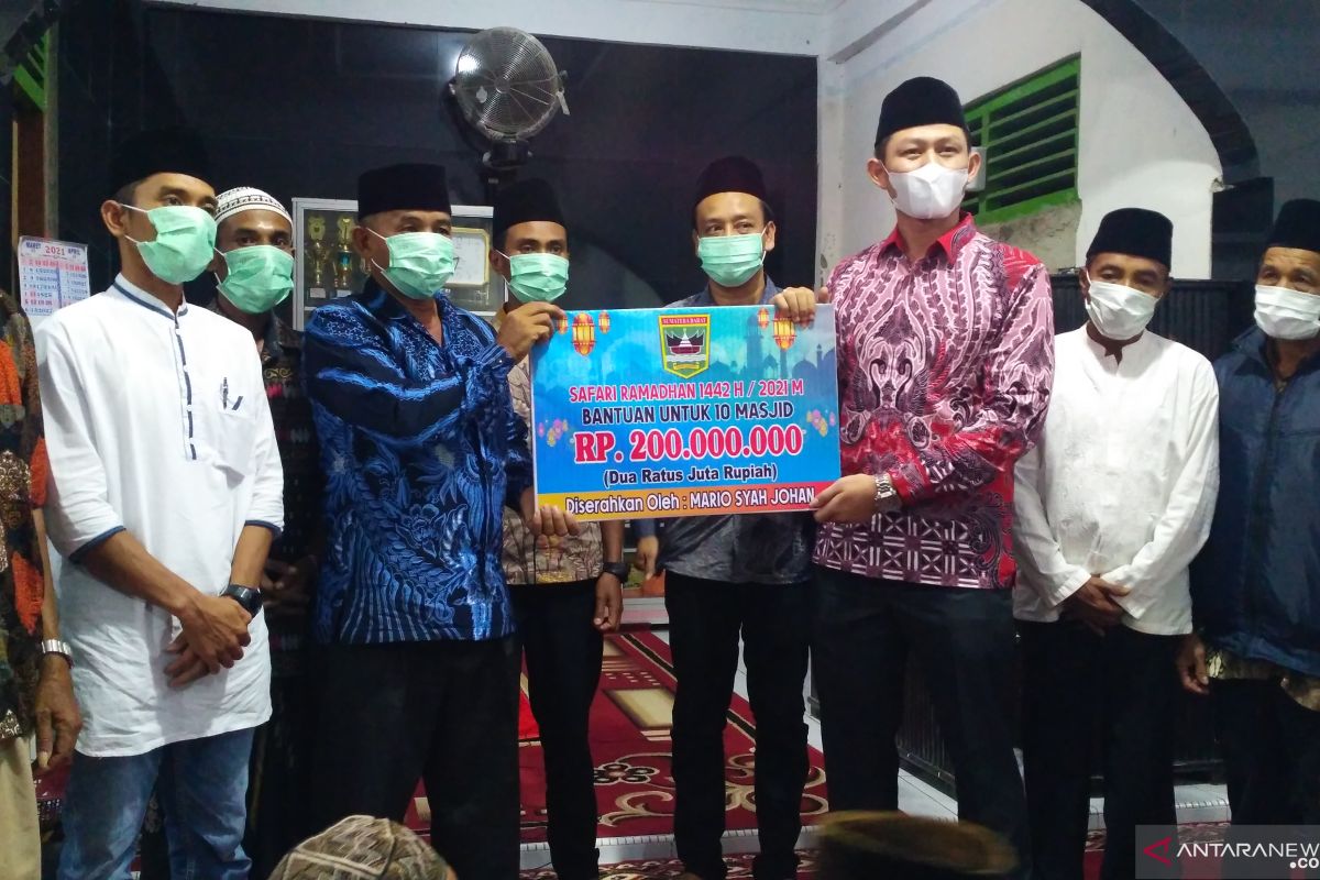 Anggota DPRD Provinsi Mario Syahjohan salurkan bantuan masjid Rp200 juta di Solok Selatan