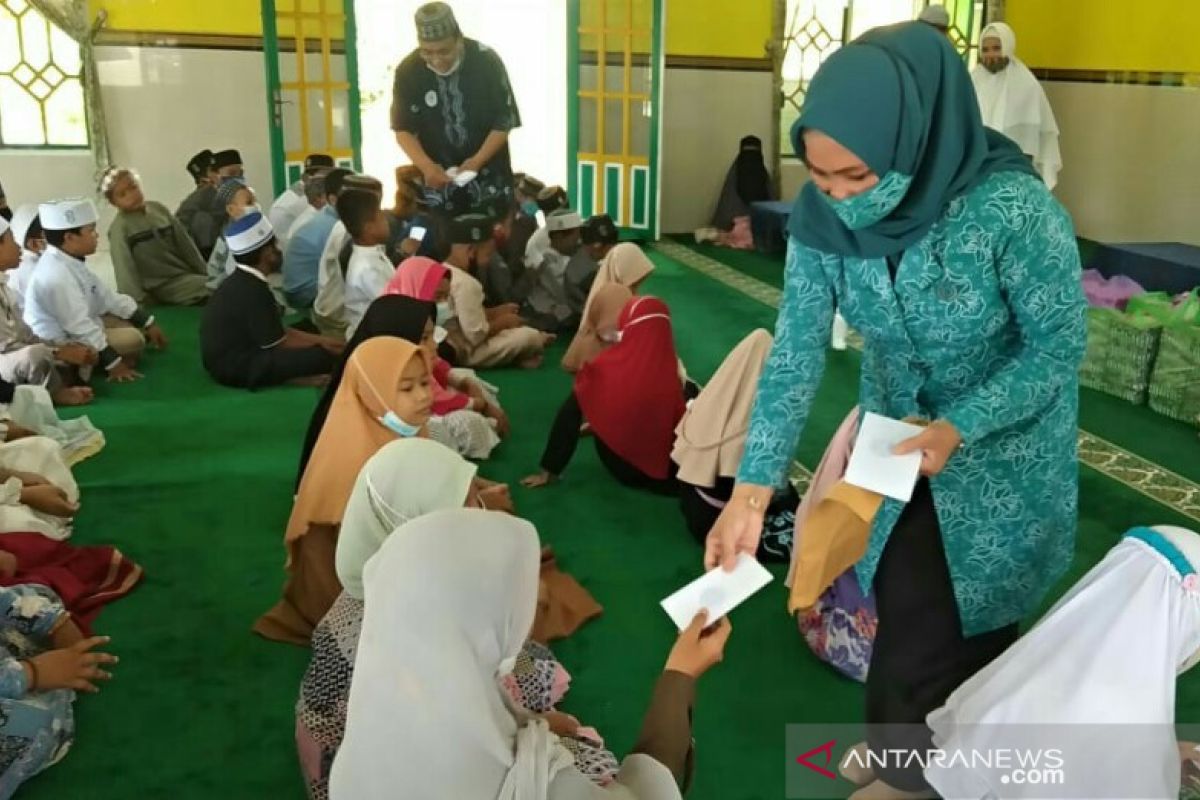 Sinergi PKK dan Dharma Wanita Santuni Panti Asuhan