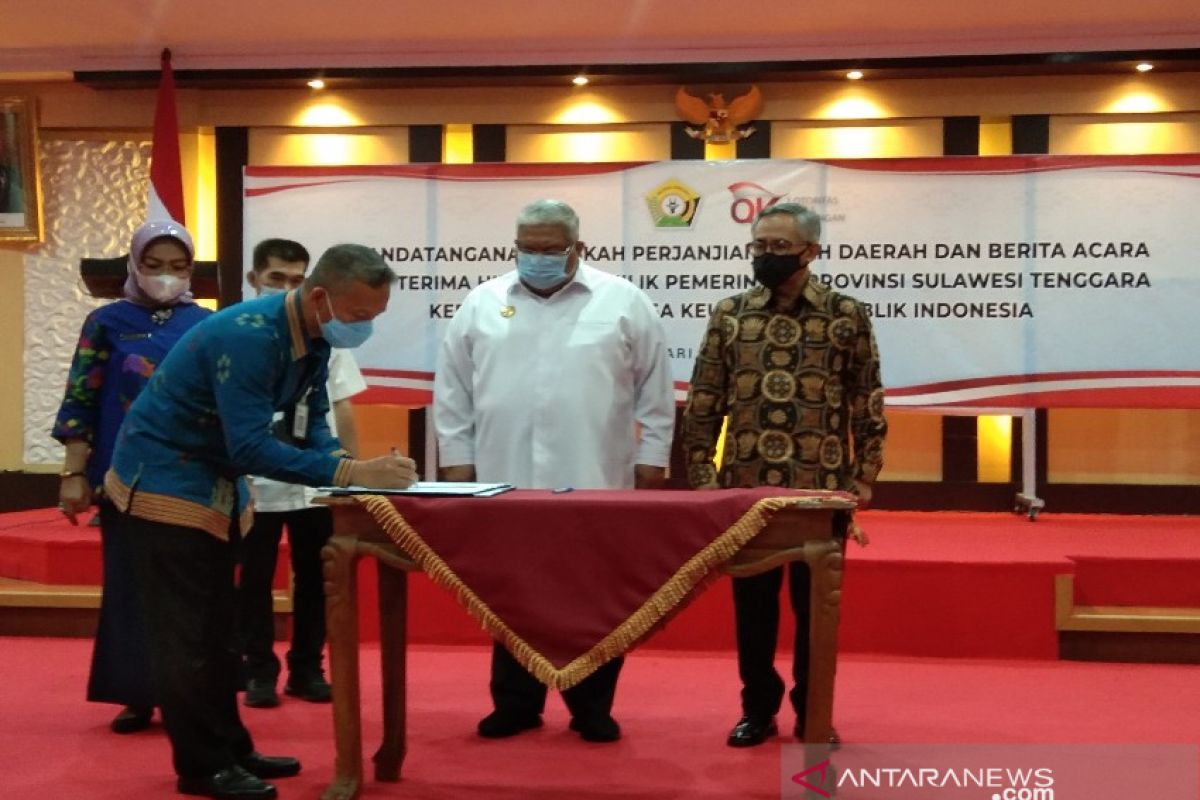 Pemprov Sulawesi Tenggara serahkan aset tanah-bangunan senilai Rp5 miliar ke OJK