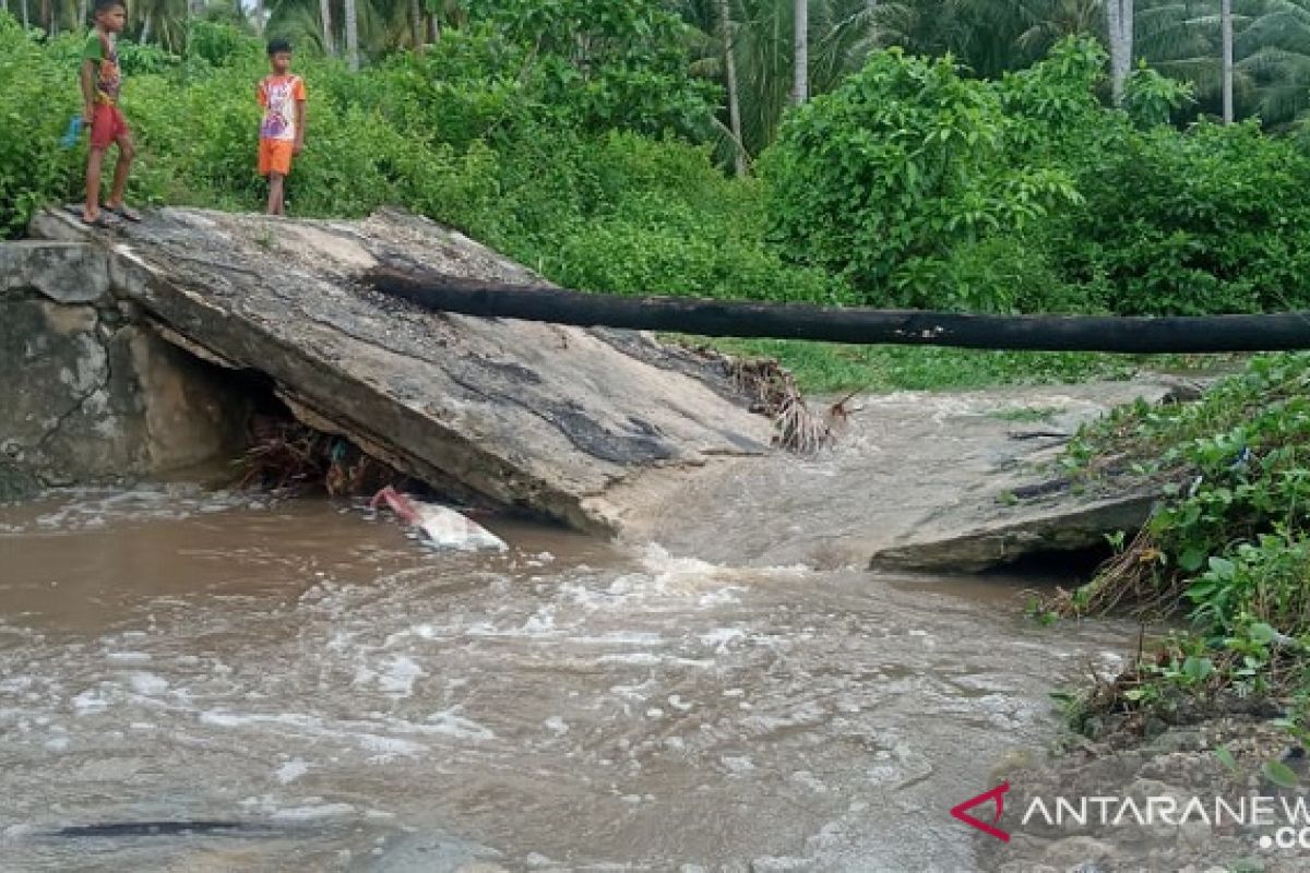 DPRD Maluku desak Kontraktor perbaiki jembatan Watrupun di Kecamatan Babar