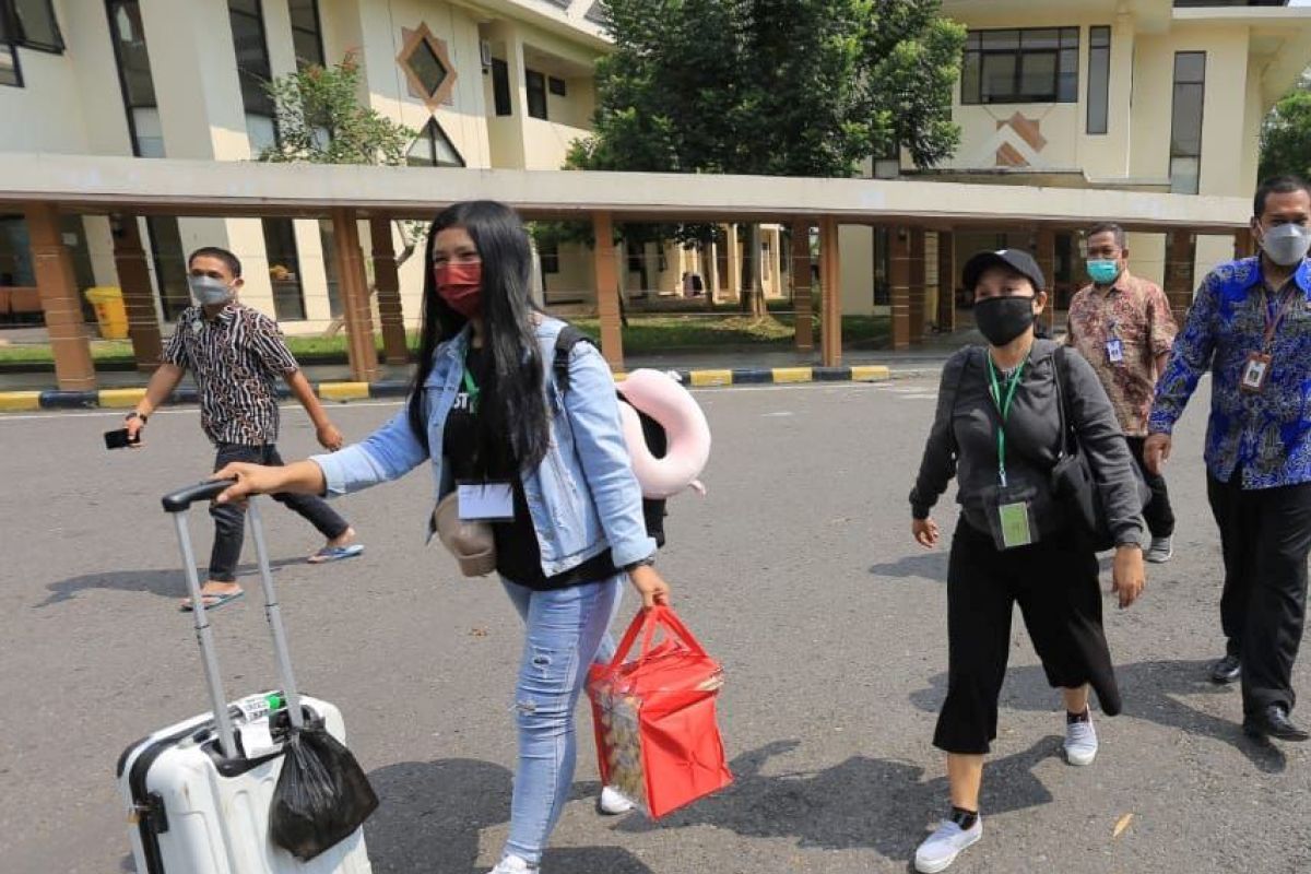 Pemkot Madiun jemput pekerja migran selesai jalani karantina di Surabaya