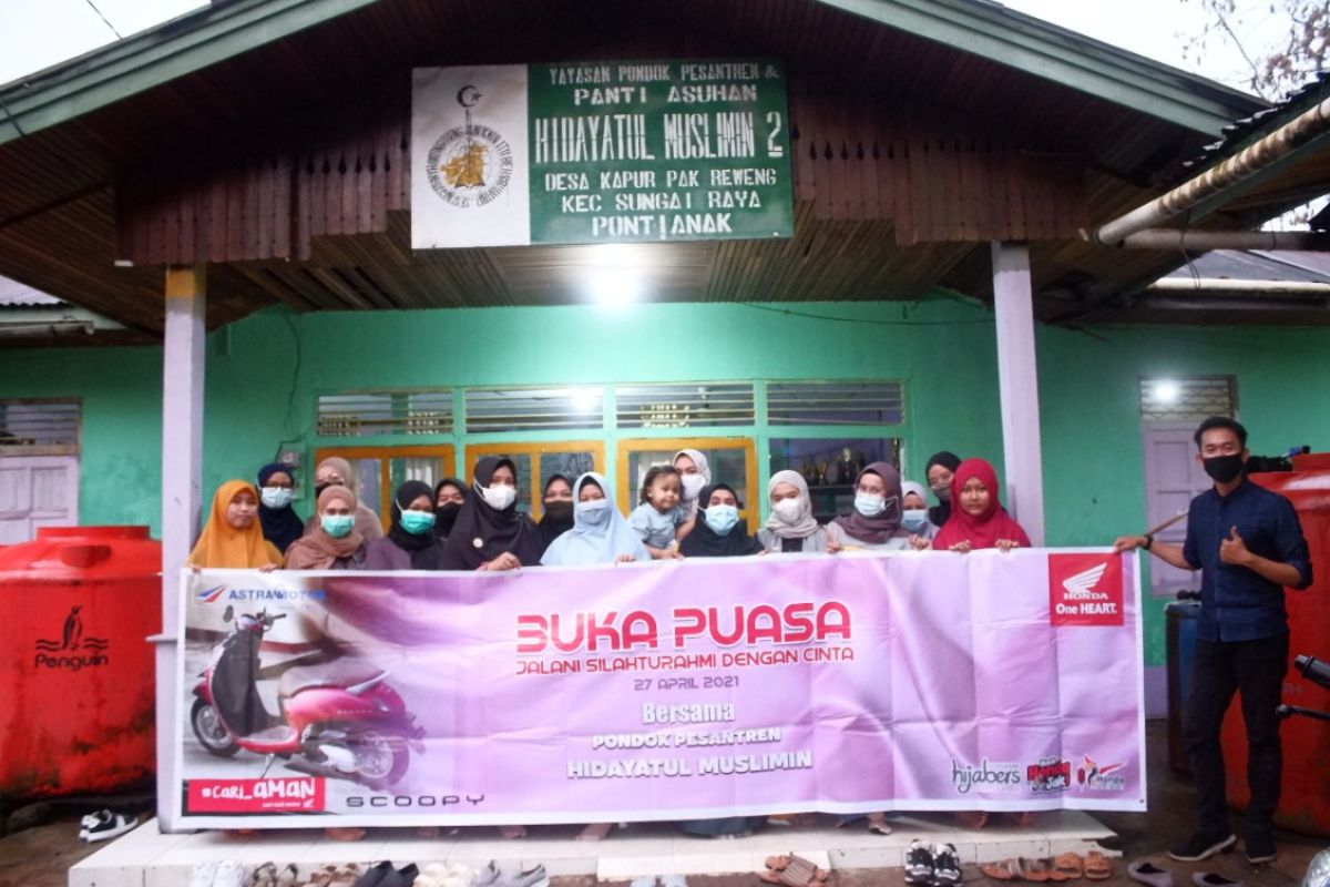 Astra Motor Kalbar buka puasa bersama Ponpes Hudayatul Muslimin