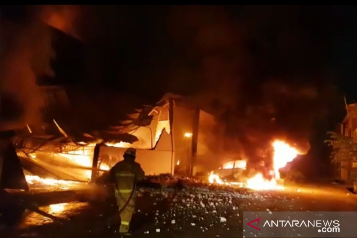 Gudang penyimpanan barang di Kosambi Kabupaten Tangerang terbakar