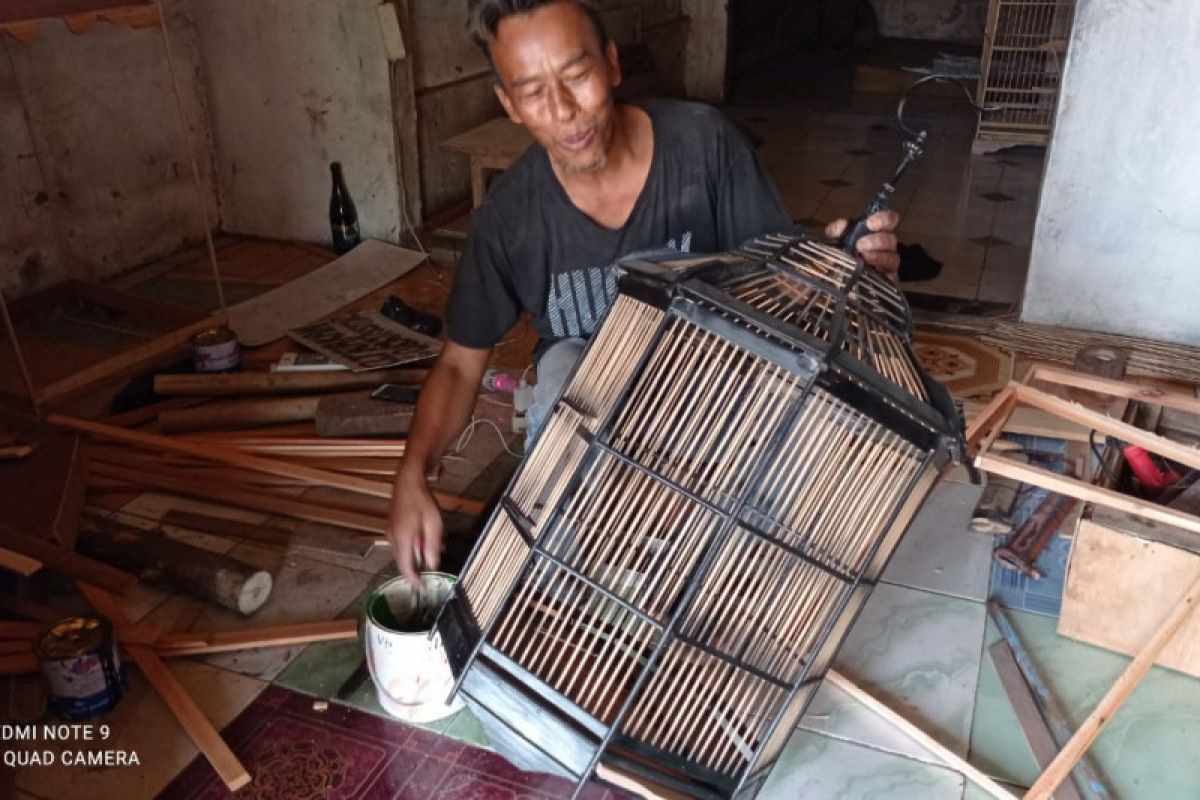 Kerajinan sangkar burung di Lebak banyak  pesanan